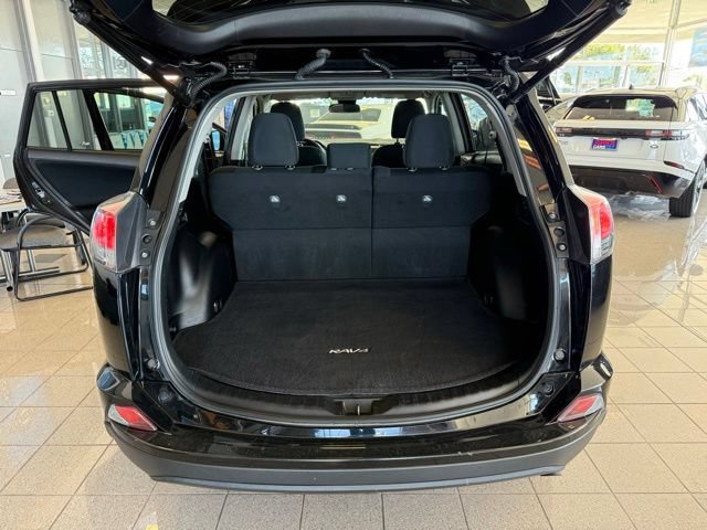 Used 2017 Toyota RAV4 LE w/ Carpet Mat Package AWD/4WD image 23