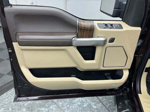 Used 2018 Ford F150 Lariat w/ Equipment Group 502A Luxury image 8