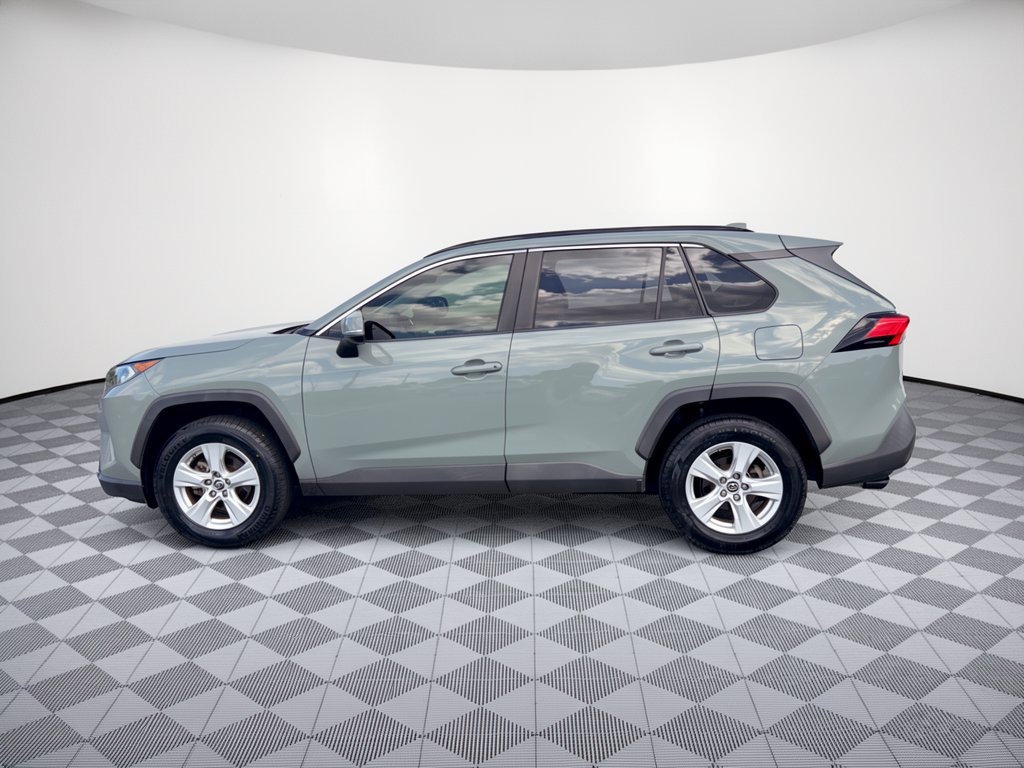 Used 2019 Toyota RAV4 XLE w/ Convenience Package FWD image 2
