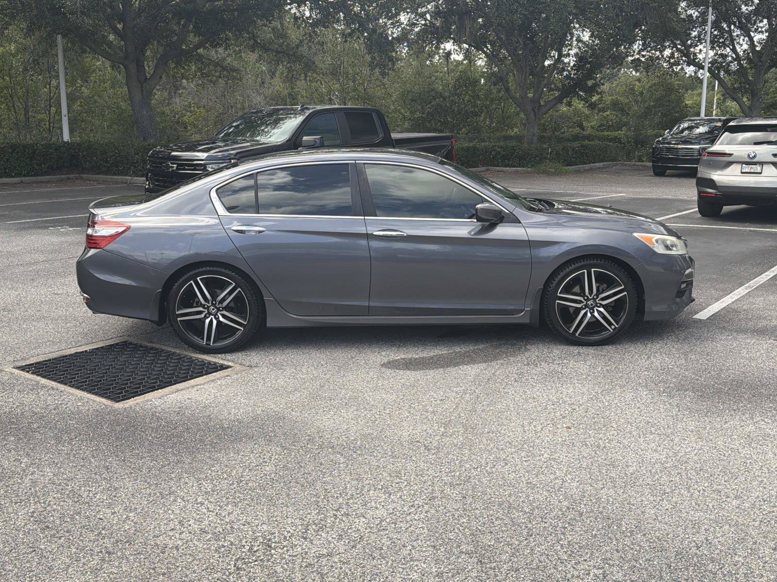 Used 2017 Honda Accord Sport image 2