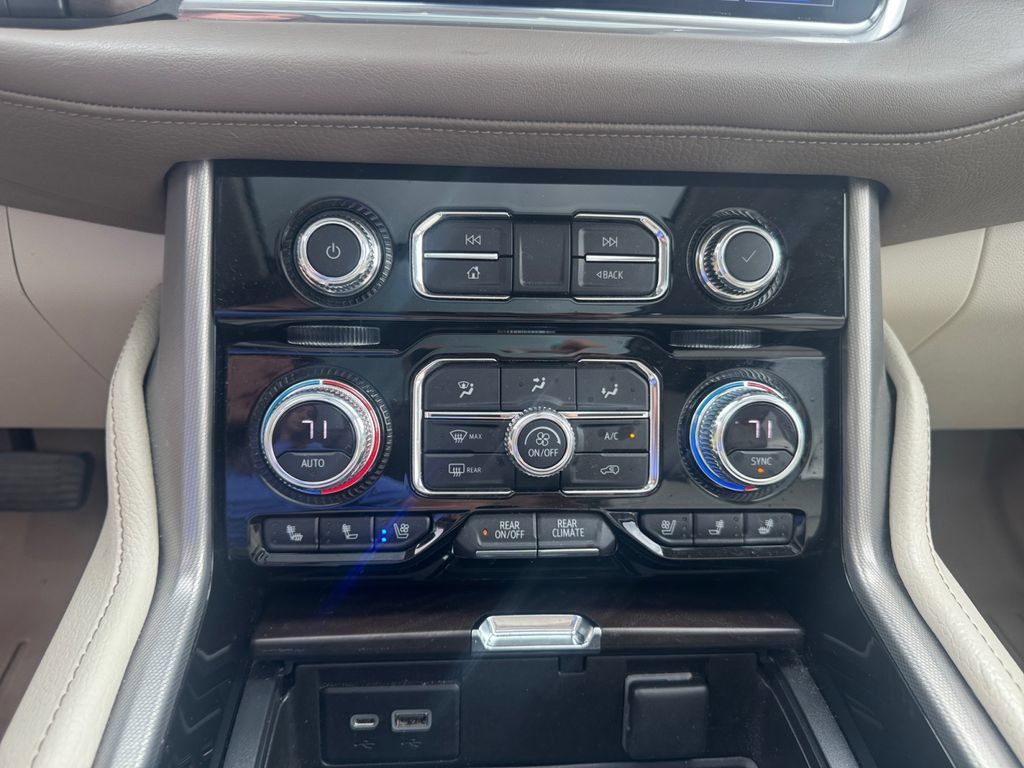 Used 2021 GMC Yukon Denali w/ Denali Premium Package AWD/4WD image 19