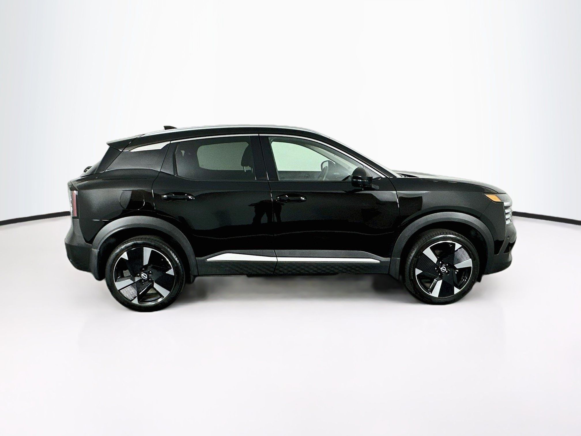 Used 2025 Nissan Kicks SR FWD image 10
