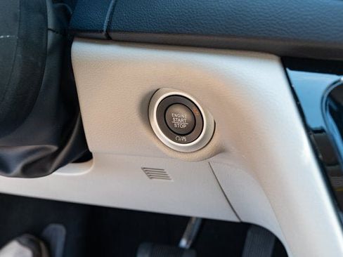 Certified 2024 Chrysler Pacifica Touring-L FWD image 22