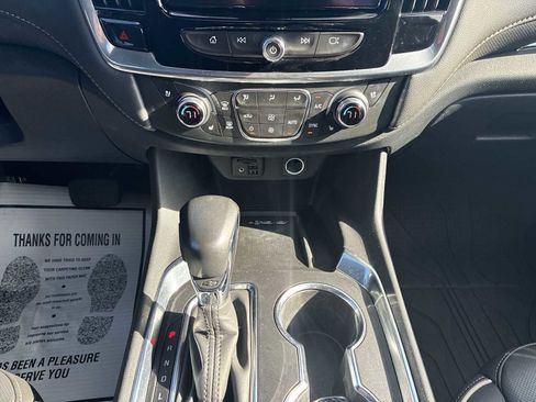 Used 2022 Chevrolet Traverse Premier image 17