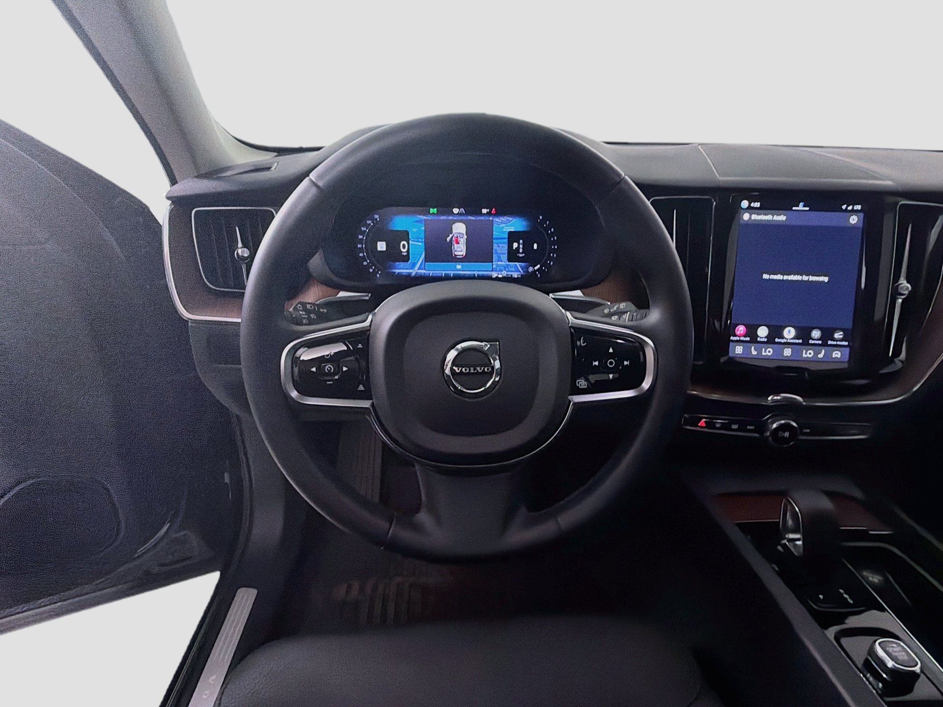 Used 2024 Volvo XC60 B5 Plus w/ Protection Package Premier AWD/4WD image 10