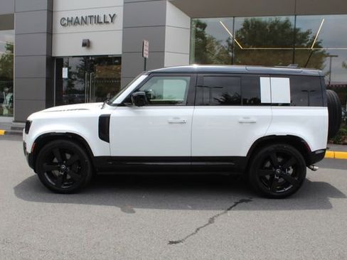 Used 2025 Land Rover Defender 110 X-Dynamic SE image 6