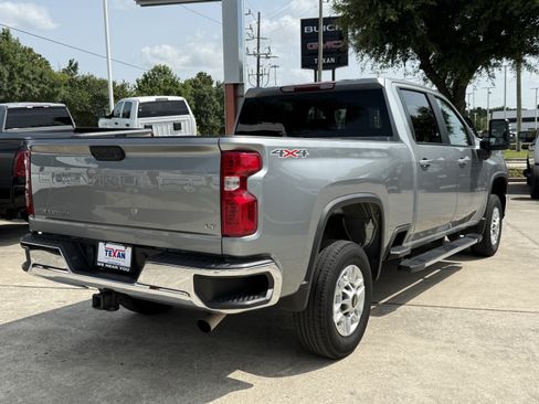 Used 2025 Chevrolet Silverado 2500 LT w/ Convenience Package AWD/4WD image 5