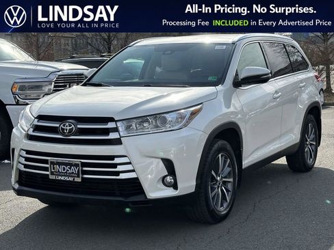 Used 2019 Toyota Highlander XLE image 3