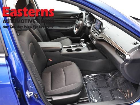 Used 2025 Nissan Altima 2.5 SV FWD image 24