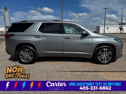 Used 2023 Chevrolet Traverse High Country FWD image 3