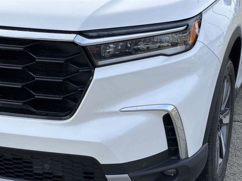 Used 2025 Honda Pilot Touring image 9