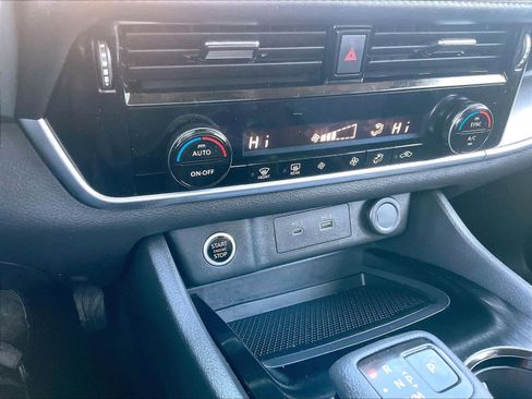 Used 2023 Nissan Rogue SV image 25