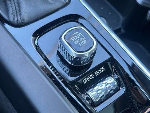 Used 2020 Volvo V60 T5 Cross Country image 24