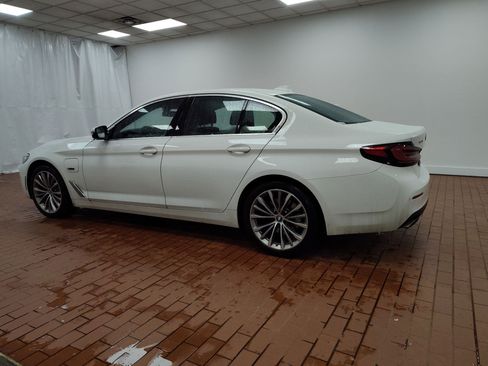 Used 2023 BMW 530e xDrive w/ Premium Package image 3