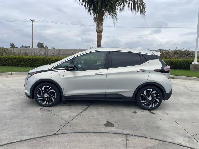 Used 2023 Chevrolet Bolt LT w/ Infotainment Package FWD image 5