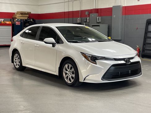 Used 2026 Toyota Corolla LE FWD image 2