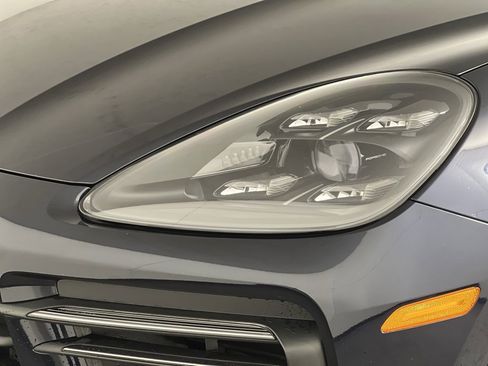 Certified 2022 Porsche Cayenne Platinum Edition w/ Premium Package Plus image 15