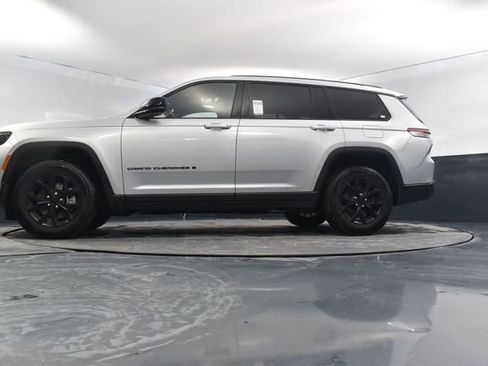 Used 2024 Jeep Grand Cherokee L Laredo image 54