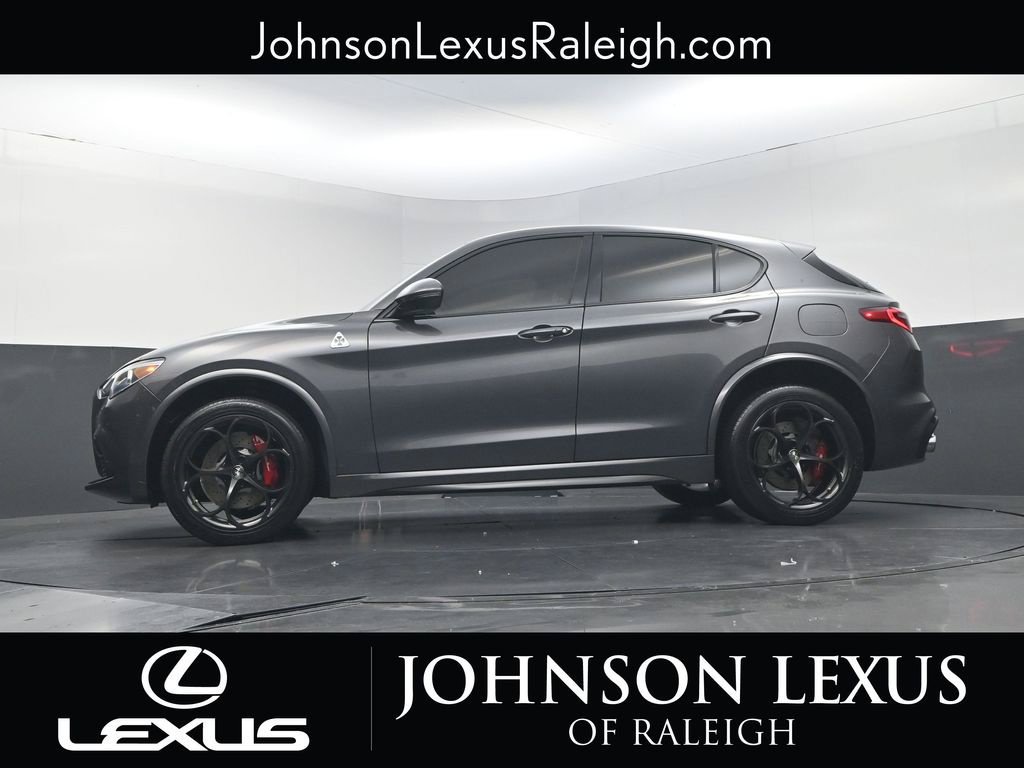 Used 2018 Alfa Romeo Stelvio Quadrifoglio w/ Driver Assist Dynamic Package AWD/4WD image 23