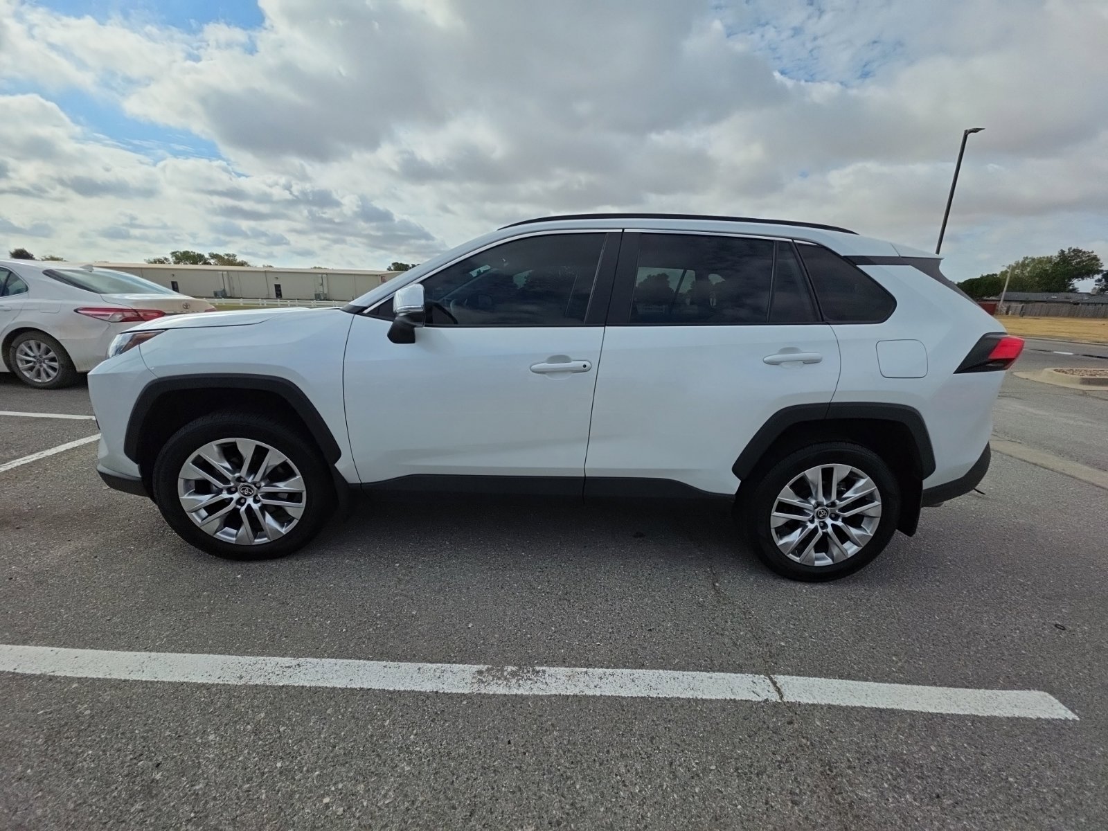 Used 2025 Toyota RAV4 XLE Premium FWD image 4