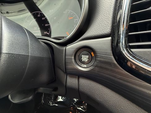 Used 2020 Jeep Grand Cherokee Altitude image 22