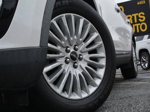 Used 2019 Lincoln Nautilus FWD image 2