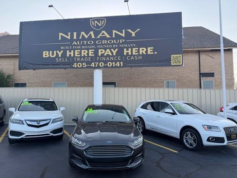 Used 2016 Ford Fusion SE FWD image 2
