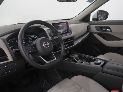 Used 2024 Nissan Rogue SV image 26