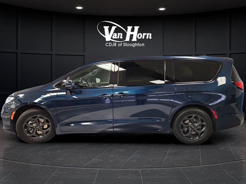 Used 2022 Chrysler Pacifica Touring-L w/ S Appearance Package FWD image 4
