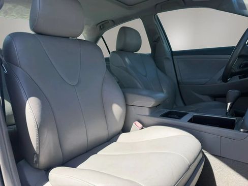 Used 2009 Toyota Camry Hybrid w/ Leather Pkg FWD image 16