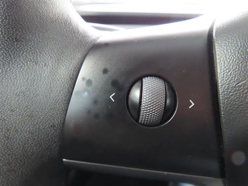 Used 2023 Tesla Model 3 Standard Range image 19