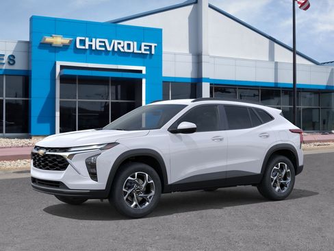 New 2026 Chevrolet Trax LT w/ Driver Confidence Package FWD image 2