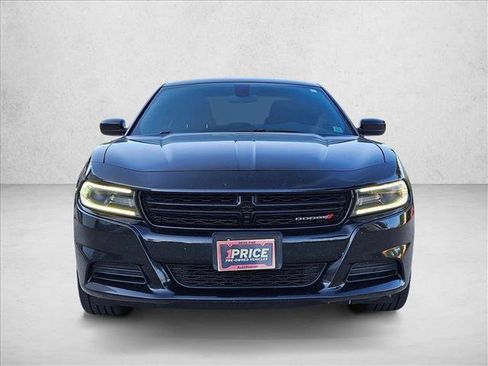 Used 2018 Dodge Charger SXT w/ Blacktop Package RWD image 2