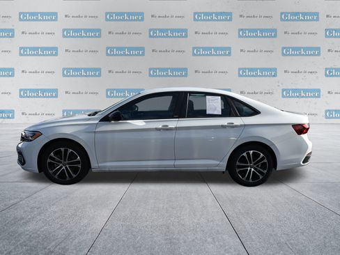 Used 2024 Volkswagen Jetta Sport image 10