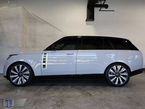 Used 2023 Land Rover Range Rover SV AWD/4WD image 10