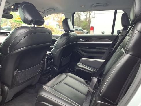 Used 2023 Jeep Grand Cherokee L Limited AWD/4WD image 25