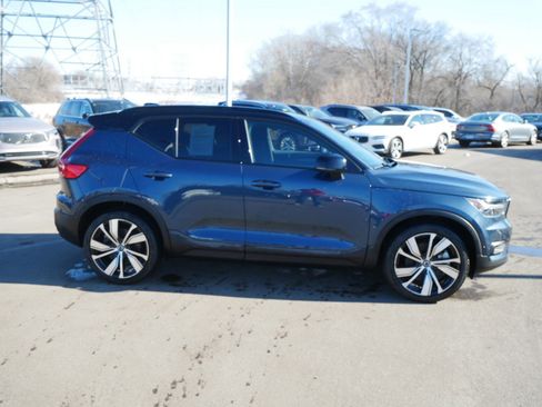 Certified 2022 Volvo XC40 P8 Recharge Ultimate image 8