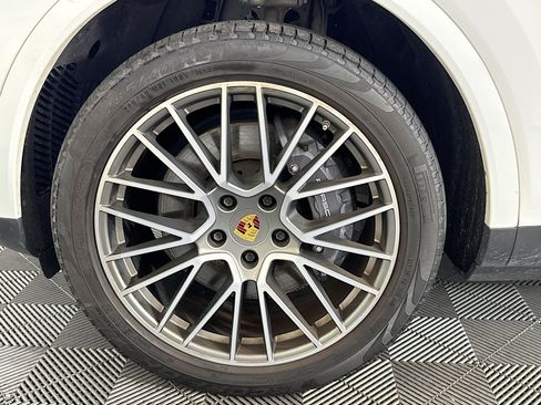 Used 2023 Porsche Cayenne Platinum Edition w/ Assistance Package AWD/4WD image 35