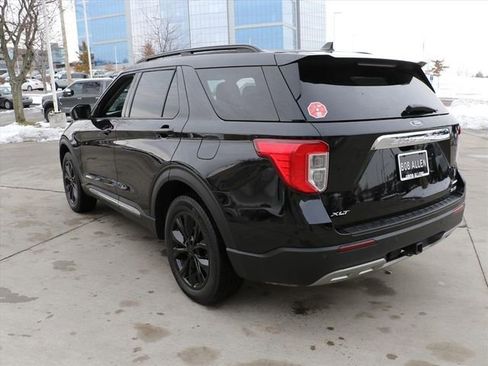 Used 2022 Ford Explorer XLT w/ Equipment Group 202A image 4