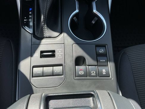 Used 2023 Toyota Highlander LE AWD/4WD image 14