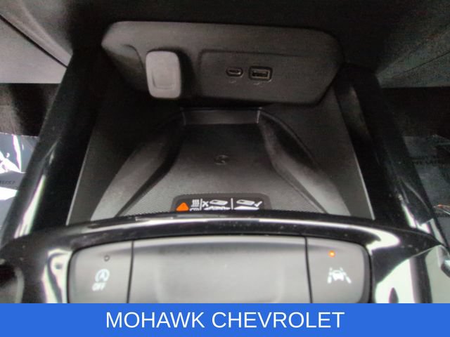 Used 2024 Chevrolet Trax RS w/ Sunroof Package FWD image 34