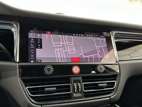 Certified 2024 Porsche Macan image 38