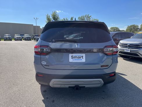 Used 2024 Honda Pilot TrailSport image 9