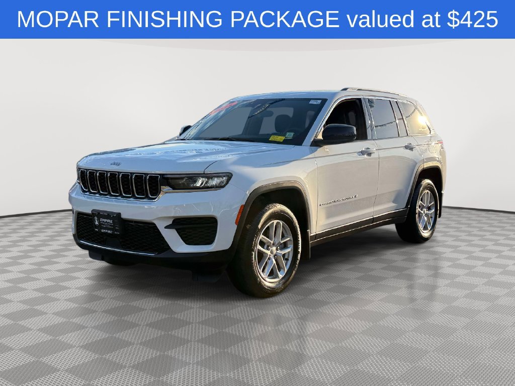 Used 2025 Jeep Grand Cherokee Laredo X w/ Luxury Tech Group I AWD/4WD image 3