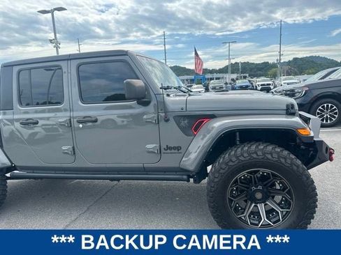Used 2023 Jeep Gladiator Sport AWD/4WD image 3