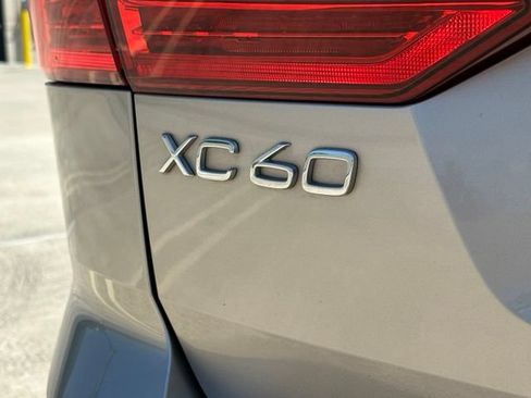 Certified 2024 Volvo XC60 T8 Ultimate w/ Climate Package AWD/4WD image 38