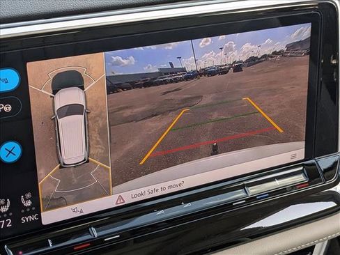 Used 2025 Volkswagen Atlas SEL Premium R-Line image 12