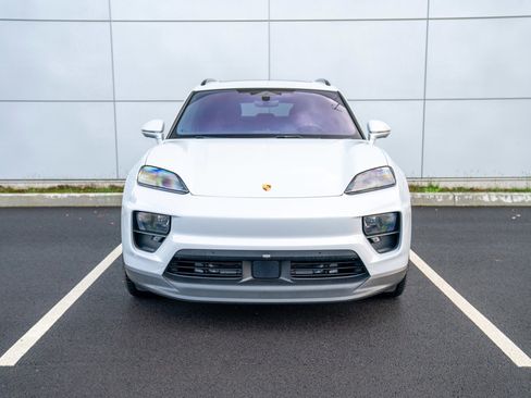 New 2026 Porsche Macan 4 Electric image 6