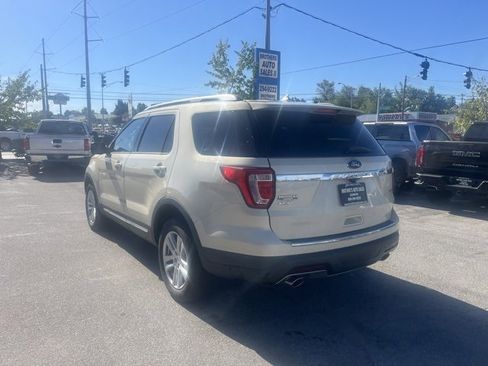Used 2018 Ford Explorer XLT w/ Equipment Group 201A image 5