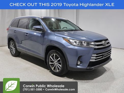 Used 2019 Toyota Highlander XLE w/ Highlander SE Package AWD/4WD image 1